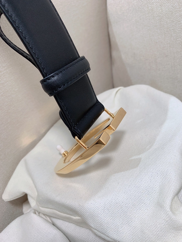 スーパーコピーグッチベルト着用イメージ